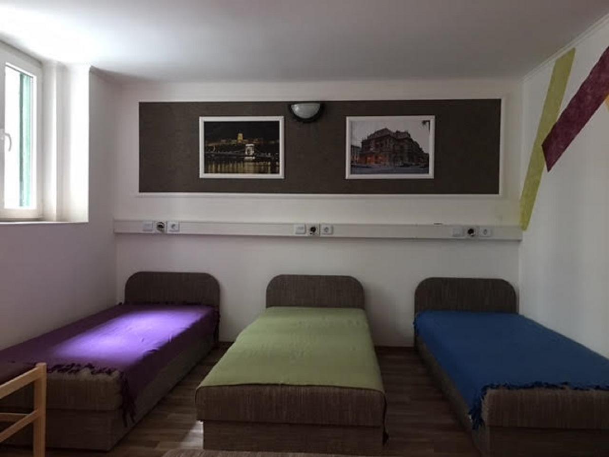 Opera Hostal *